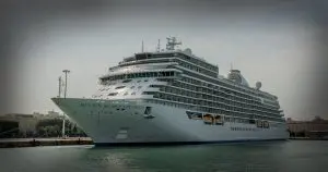 Kapal Pesiar Mewah Seven Seas Explorer Singgah di Tanjung Priok
