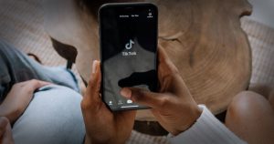 Pemerintah Batasi Akses TikTok hingga Roblox untuk Anak, Langkah Baru Melindungi Generasi Muda